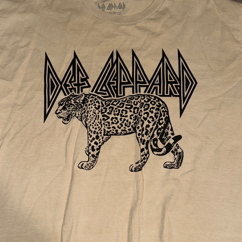 Def Leppard shirt